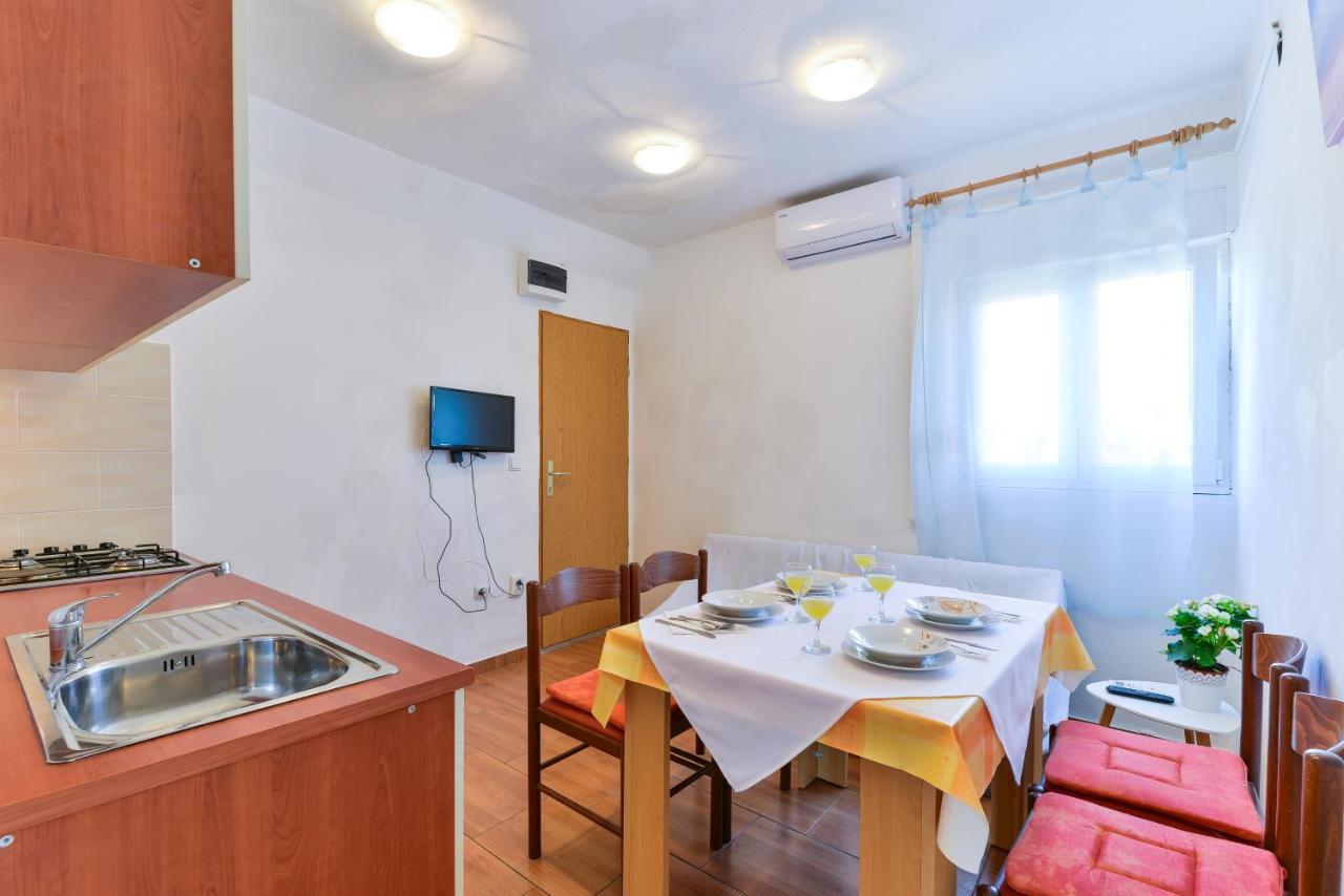 Apartments Citrus Турань Екстер'єр фото
